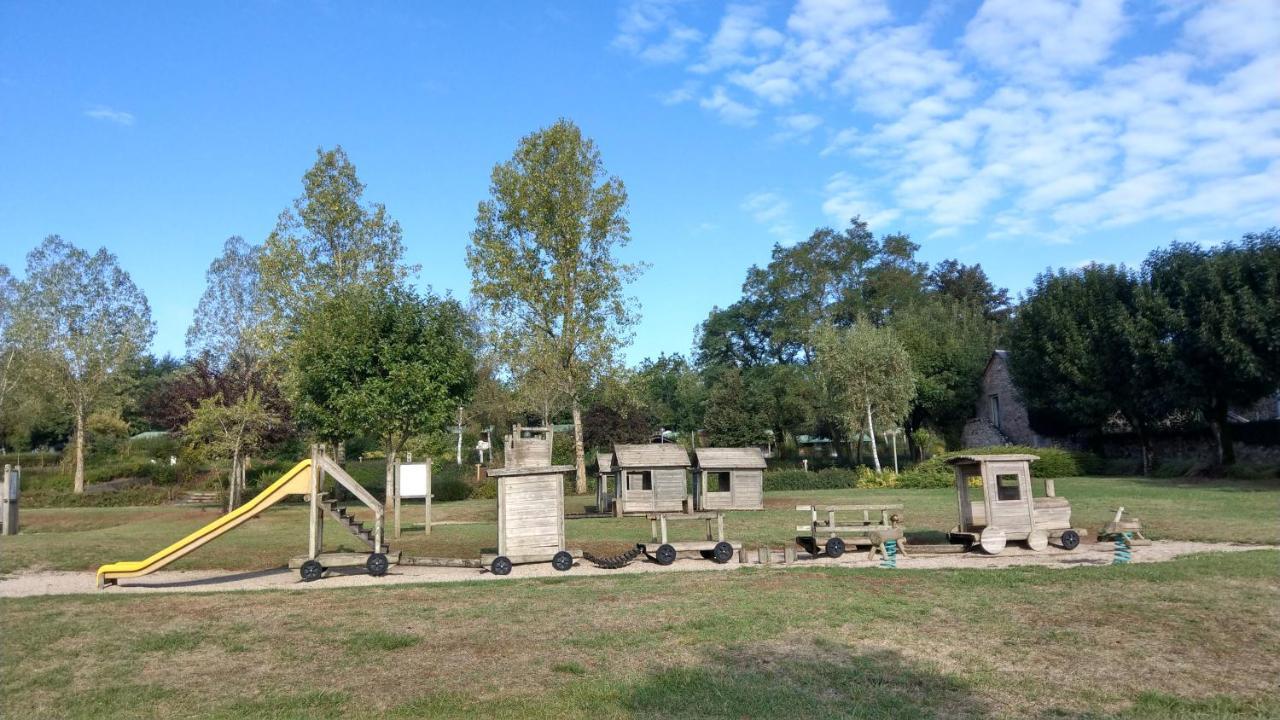 فندق Camping Le Caussanel Canet-de-Salars المظهر الخارجي الصورة