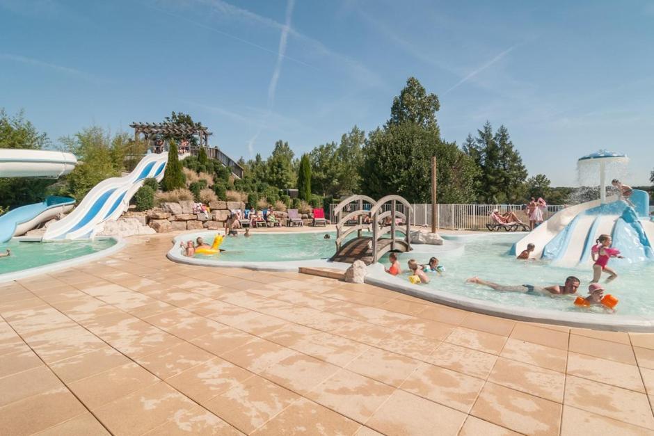 فندق Camping Le Caussanel Canet-de-Salars المظهر الخارجي الصورة